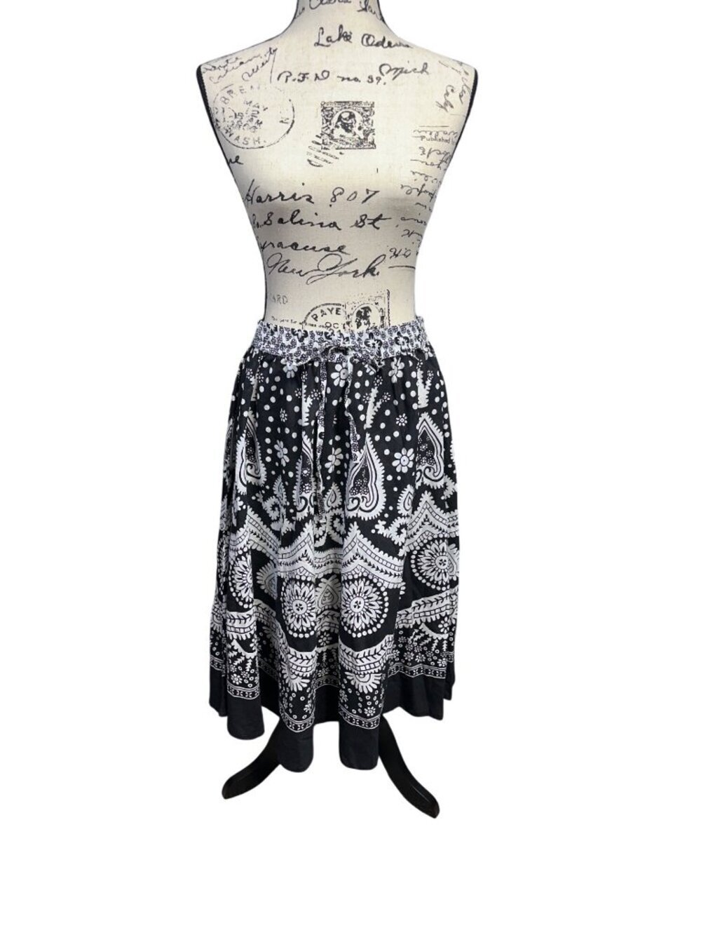 Black & White Floral Boho Midi Skirt With Elastic Waist By Collections Etc Cotto